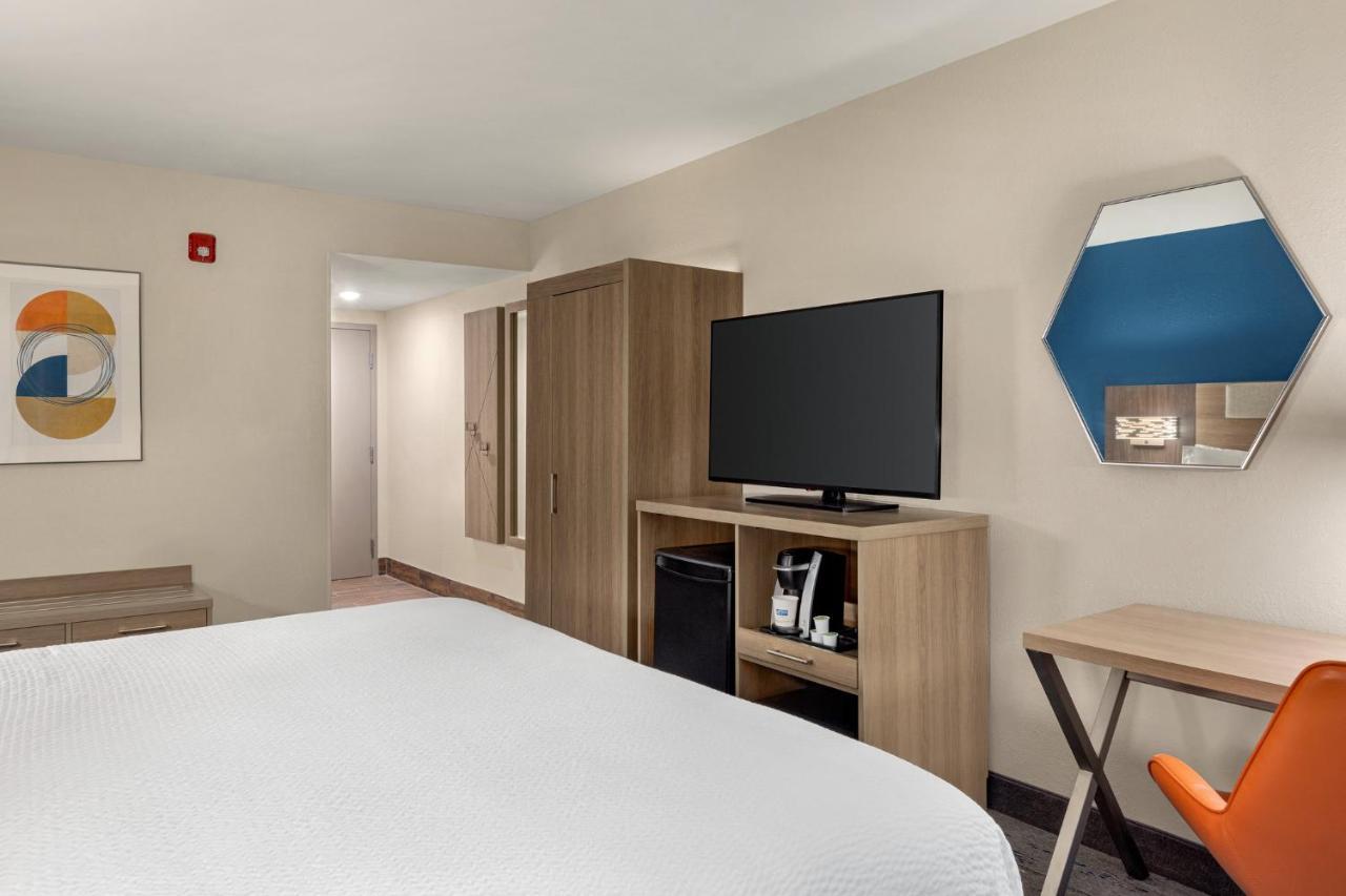 Hotel Express & Downtown By Ihg