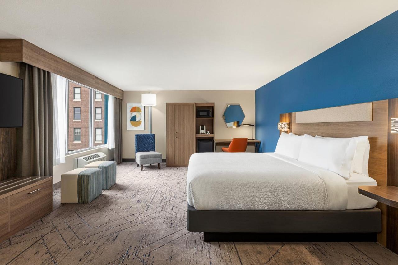 Holiday Express & Downtown By Ihg Hotel