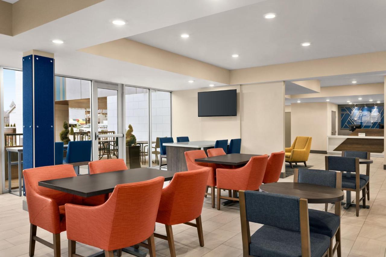 Hotel Holiday Express & Downtown By Ihg 3*